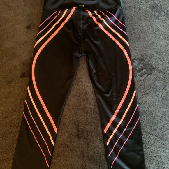 Forever 21 Capri Workout Leggings - Picture 2 of 4
